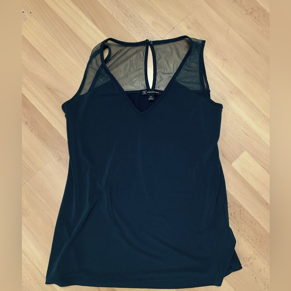 Women’s INC hunter green top